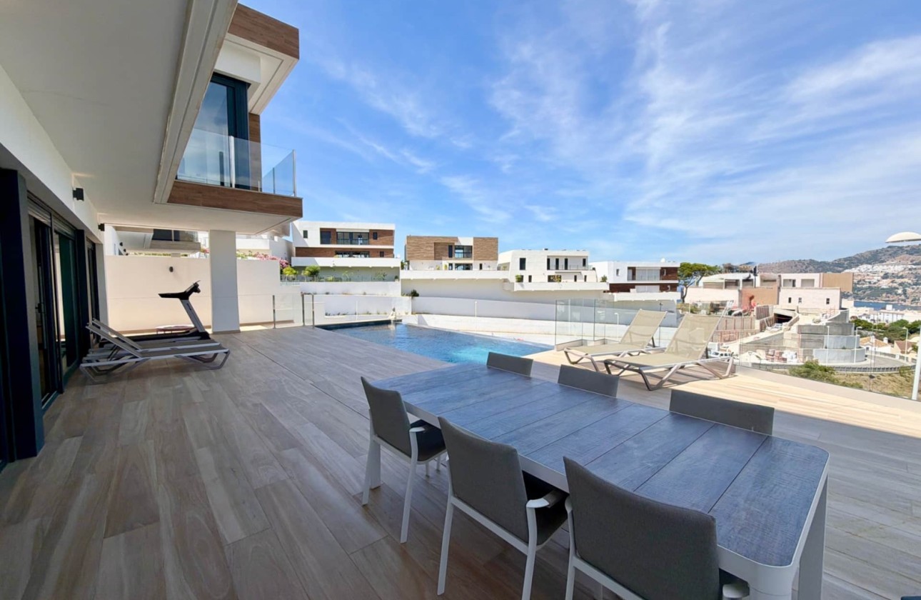 Resale - Villa - Almuñécar
