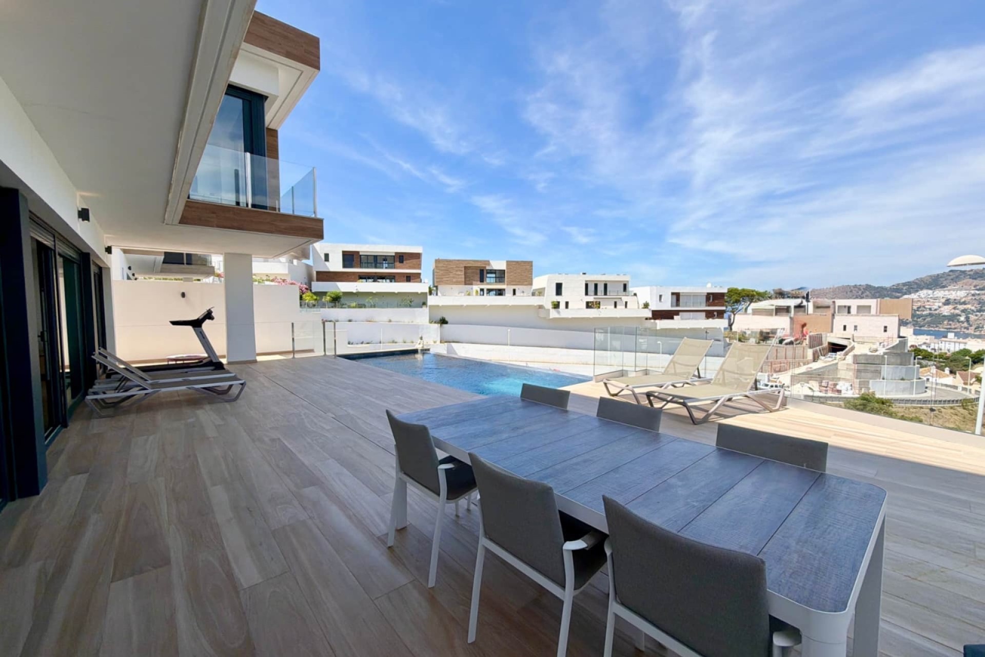 Resale - Villa - Almuñécar