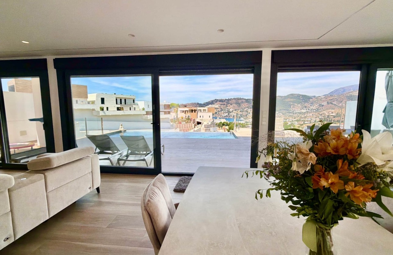 Resale - Villa - Almuñécar