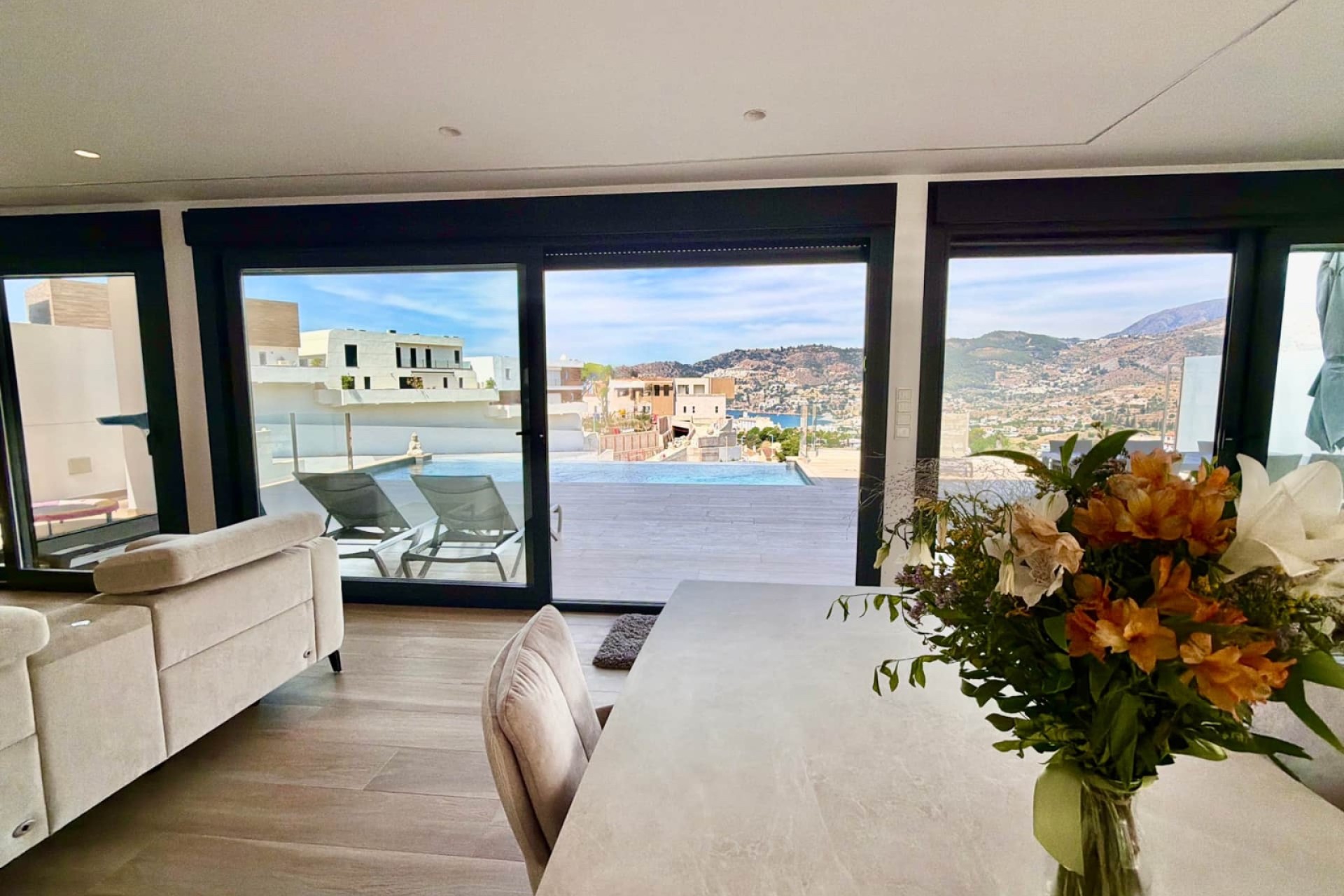 Resale - Villa - Almuñécar
