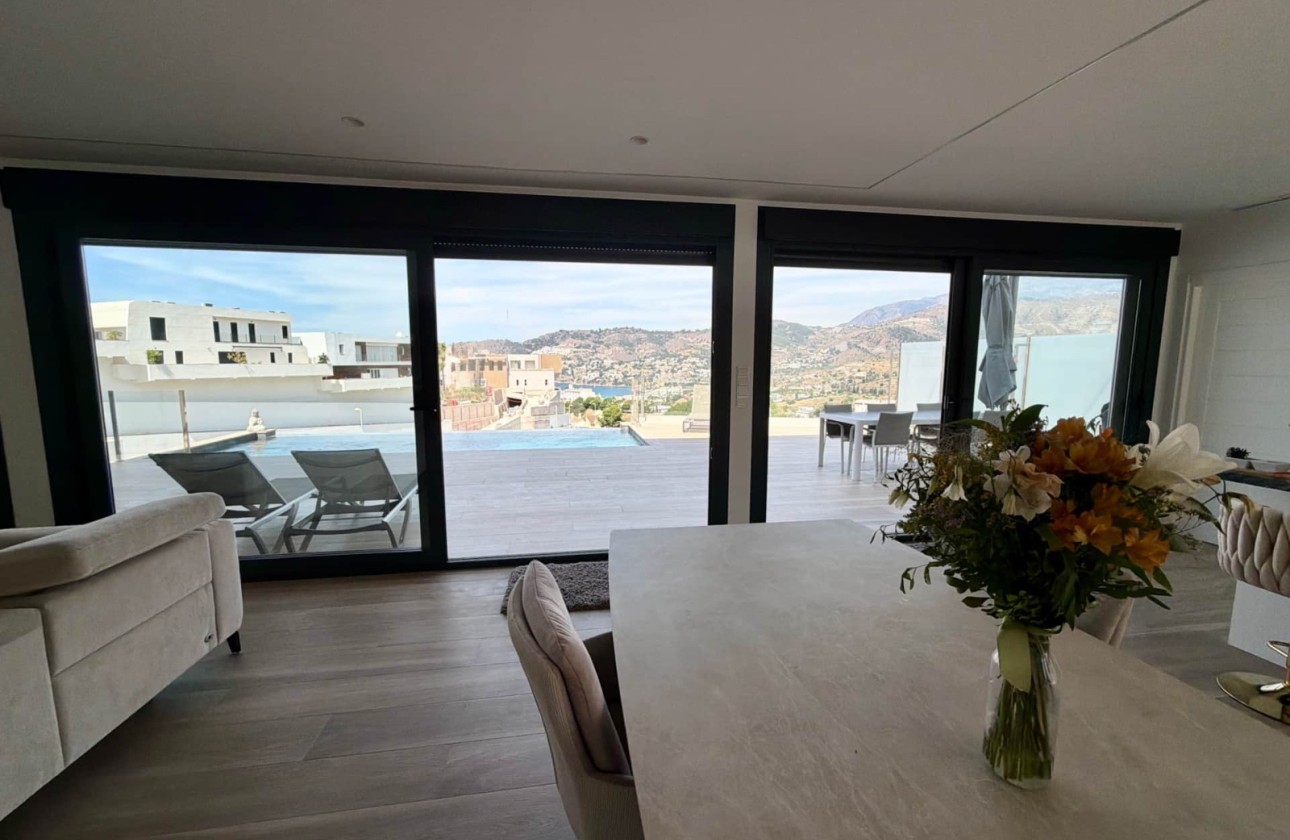 Resale - Villa - Almuñécar