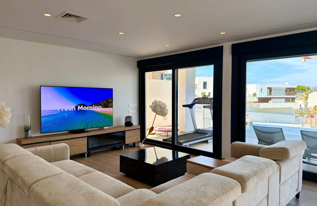 Resale - Villa - Almuñécar