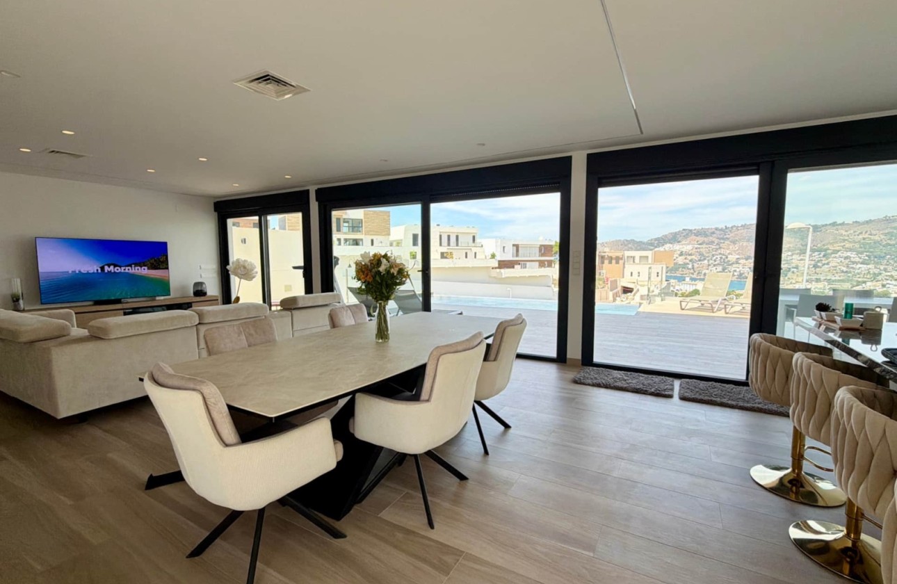 Resale - Villa - Almuñécar