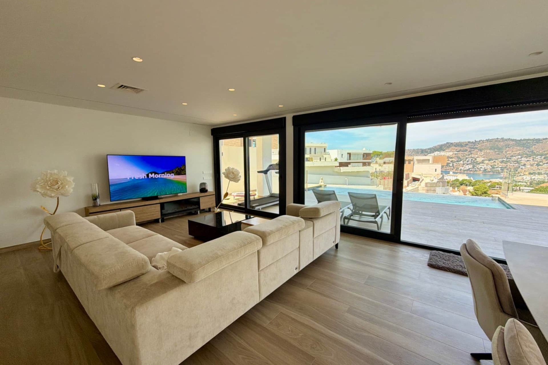 Resale - Villa - Almuñécar