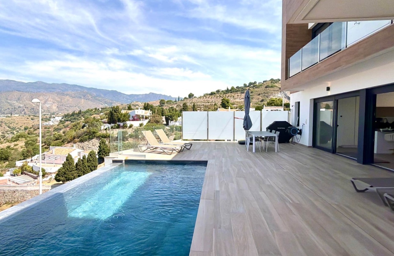 Resale - Villa - Almuñécar