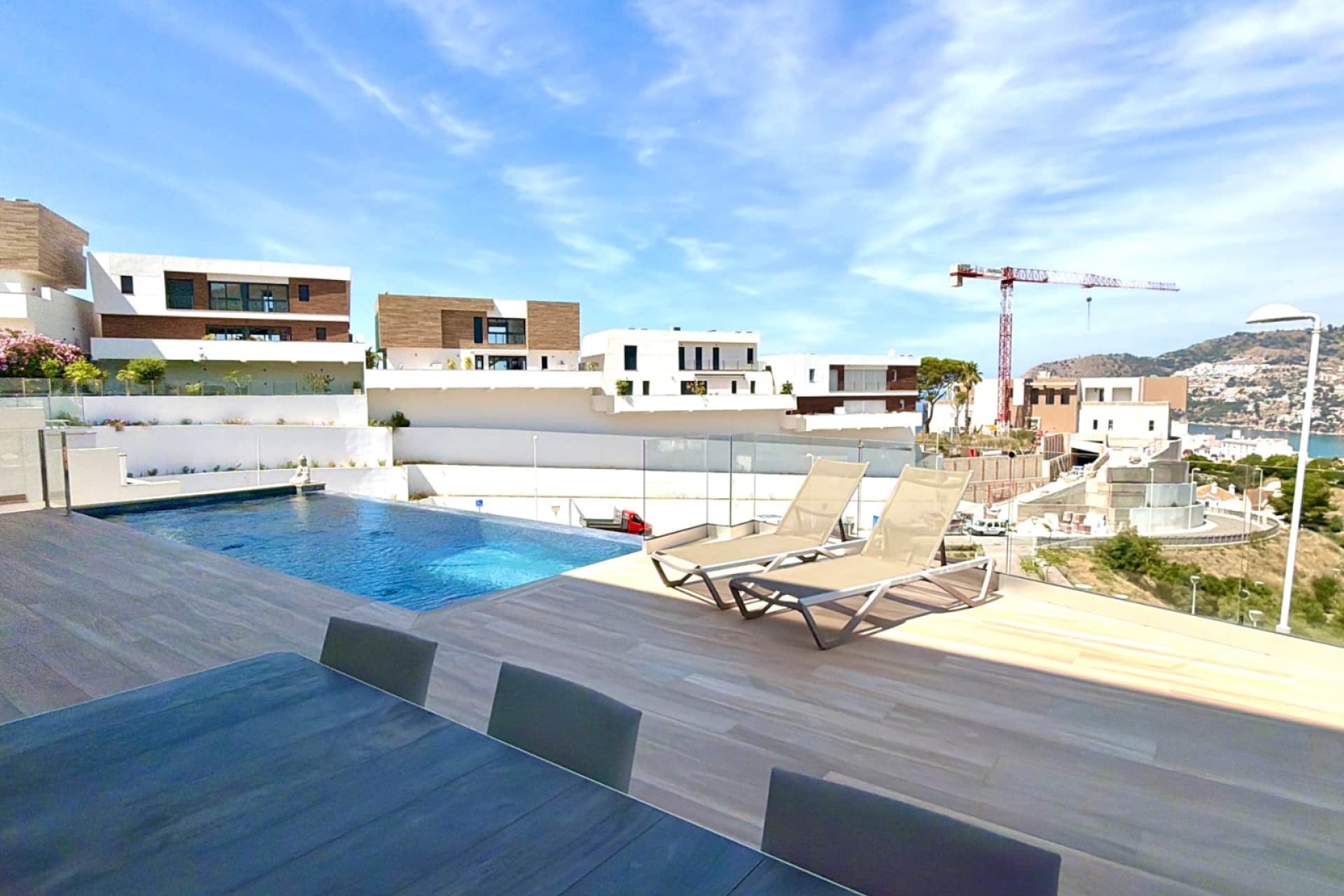 Resale - Villa - Almuñécar