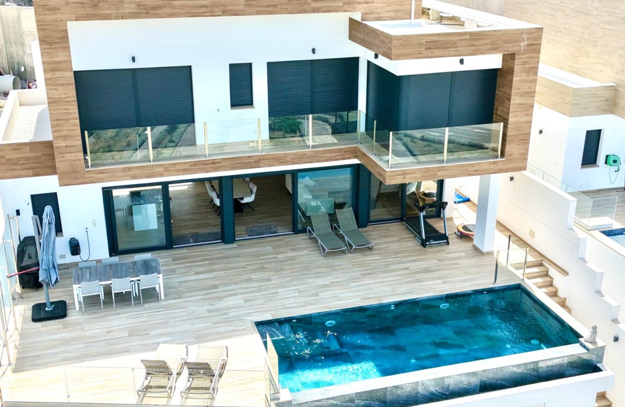 Resale - Villa - Almuñécar