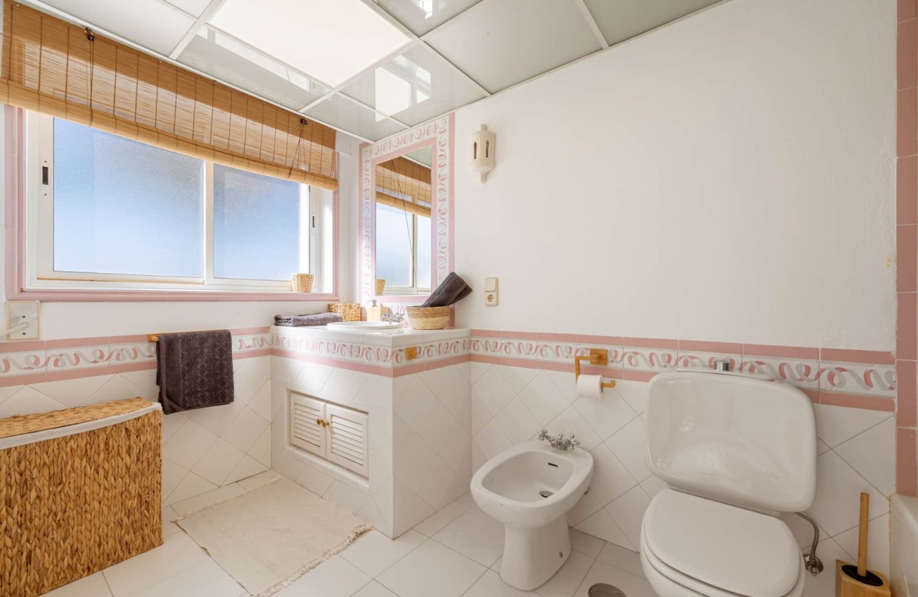 Resale - Villa - Estepona - Selwo
