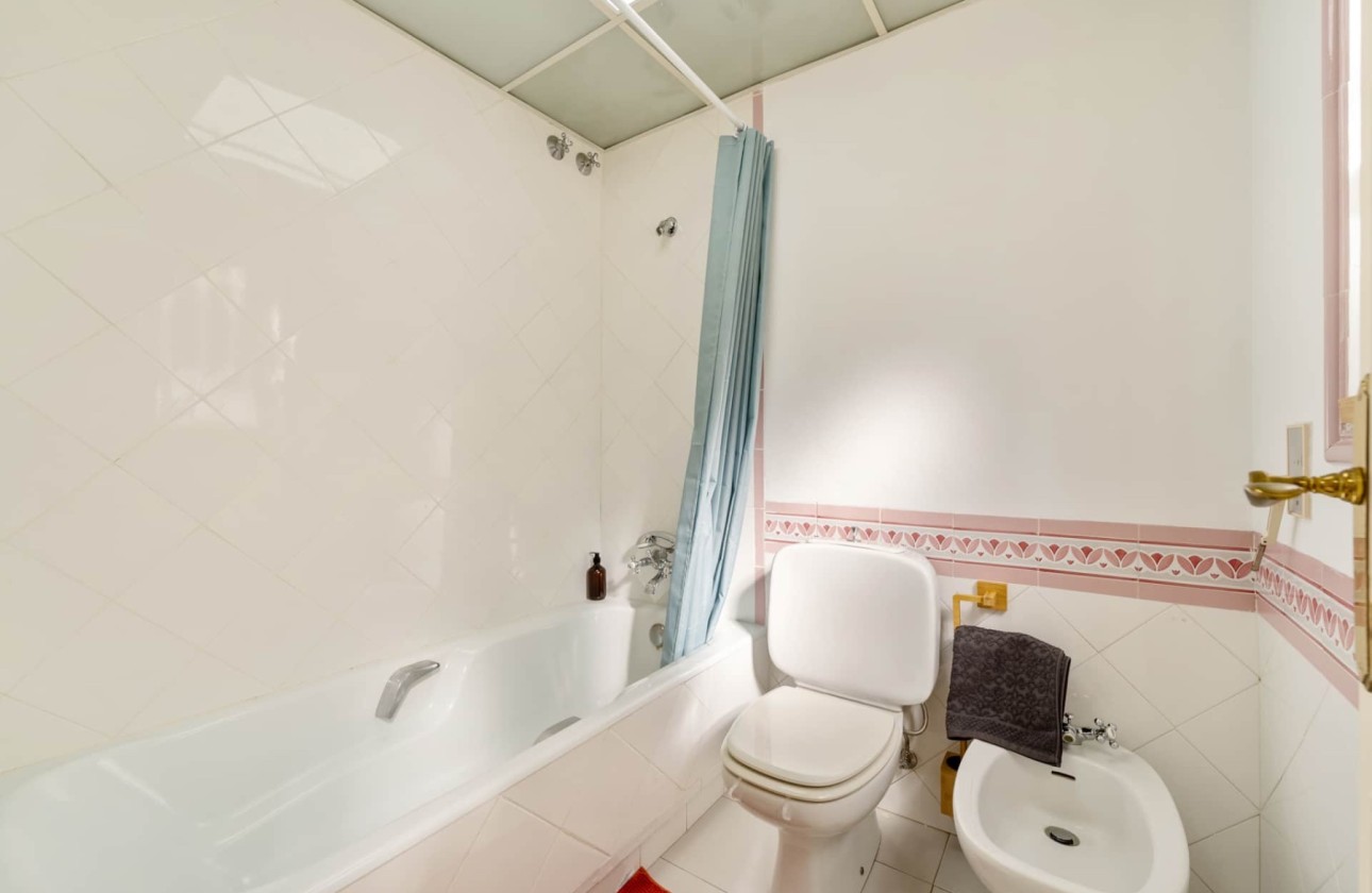 Resale - Villa - Estepona - Selwo