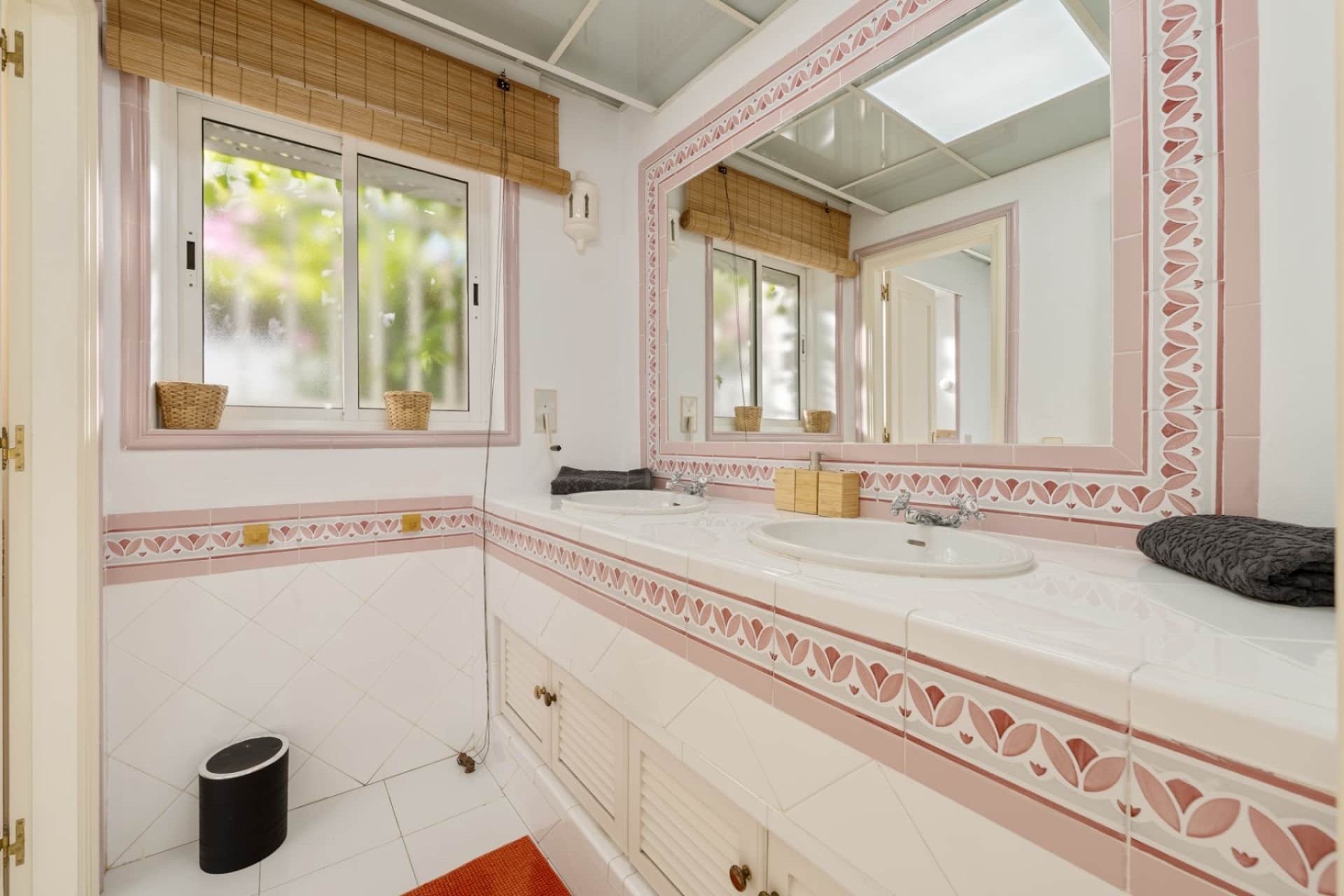 Resale - Villa - Estepona - Selwo