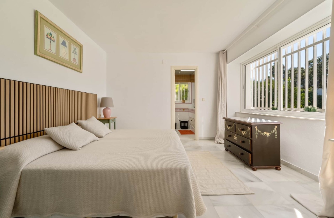 Resale - Villa - Estepona - Selwo