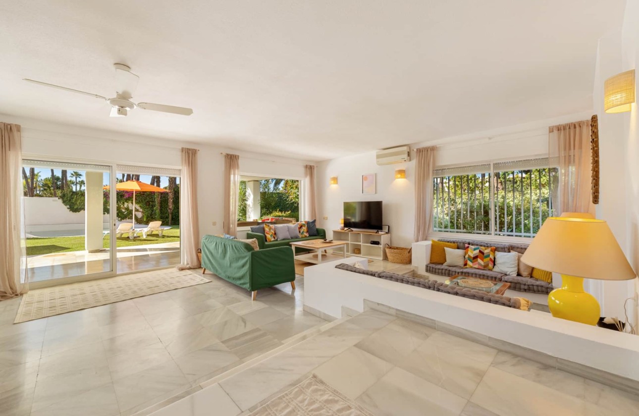 Resale - Villa - Estepona - Selwo