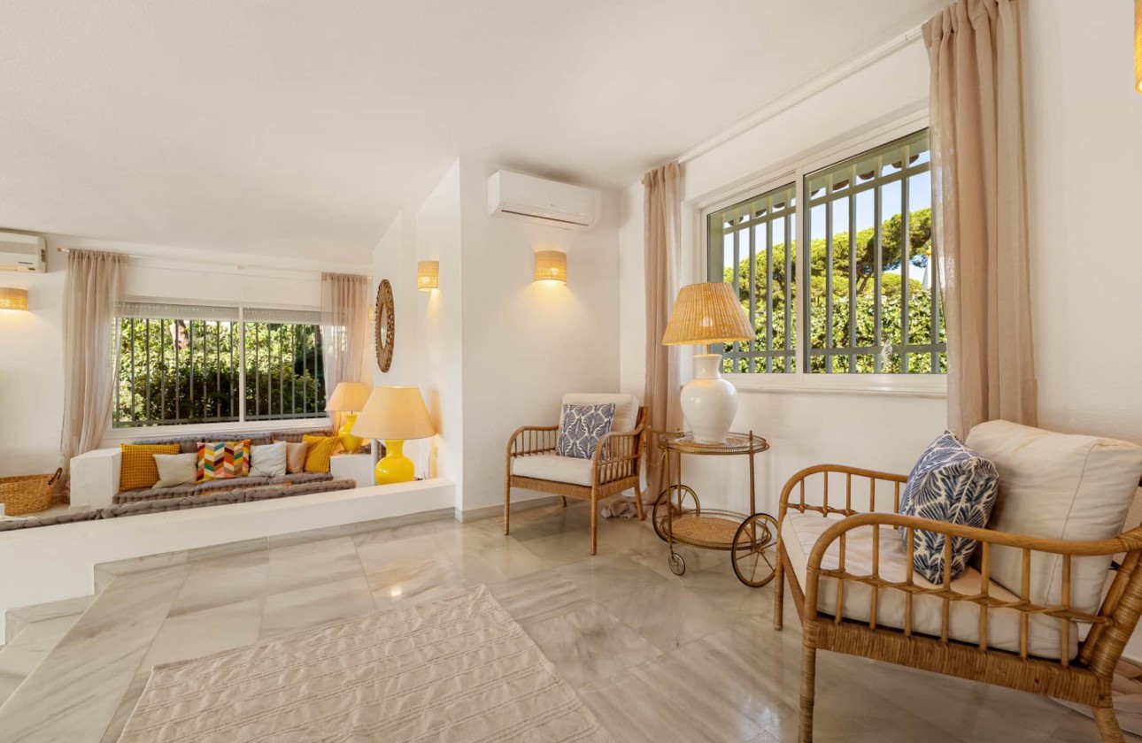 Resale - Villa - Estepona - Selwo