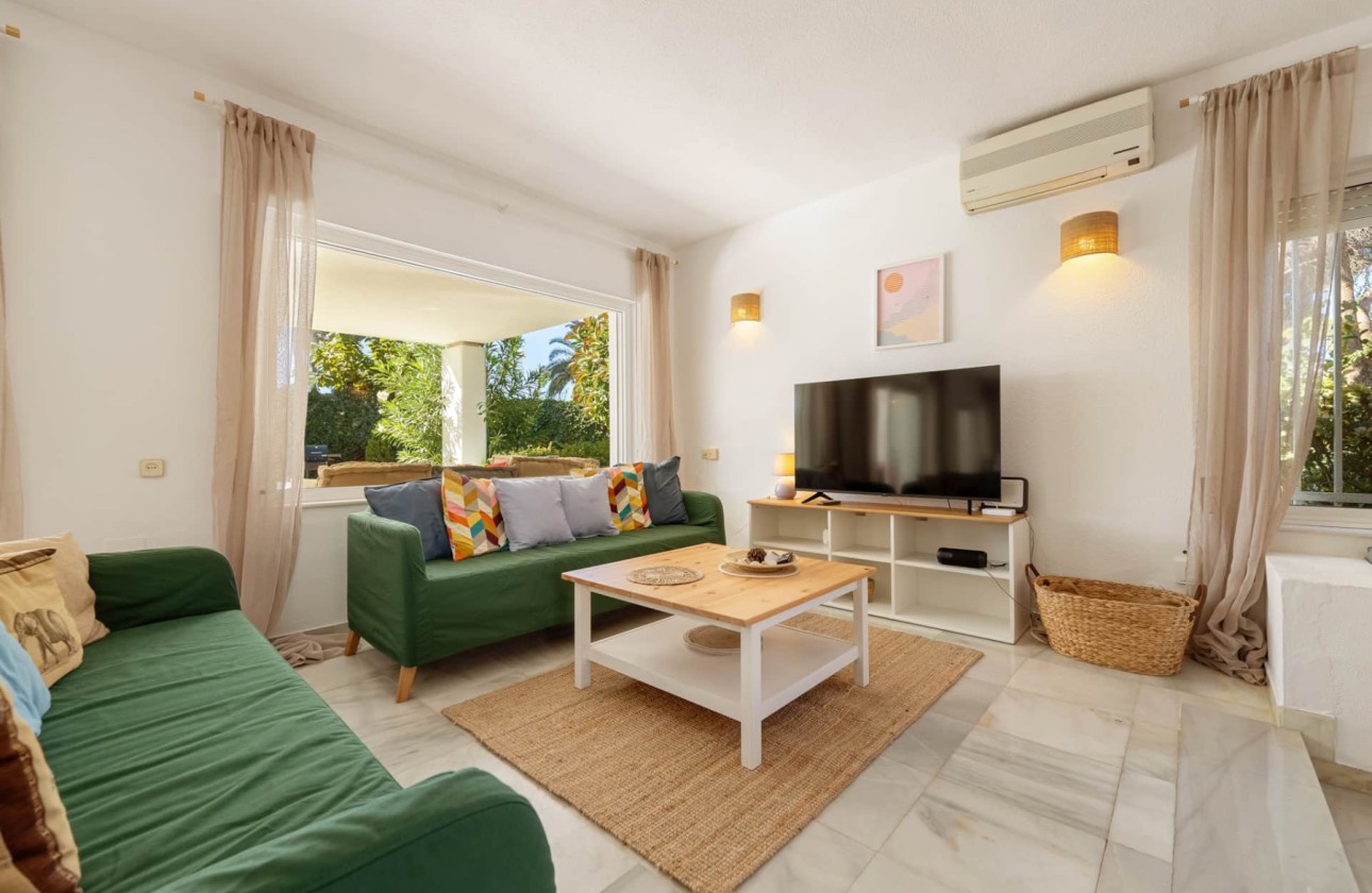 Resale - Villa - Estepona - Selwo