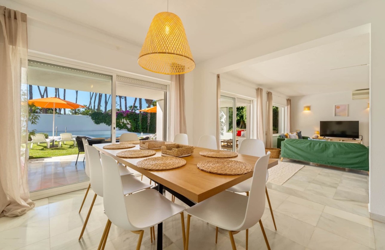 Resale - Villa - Estepona - Selwo
