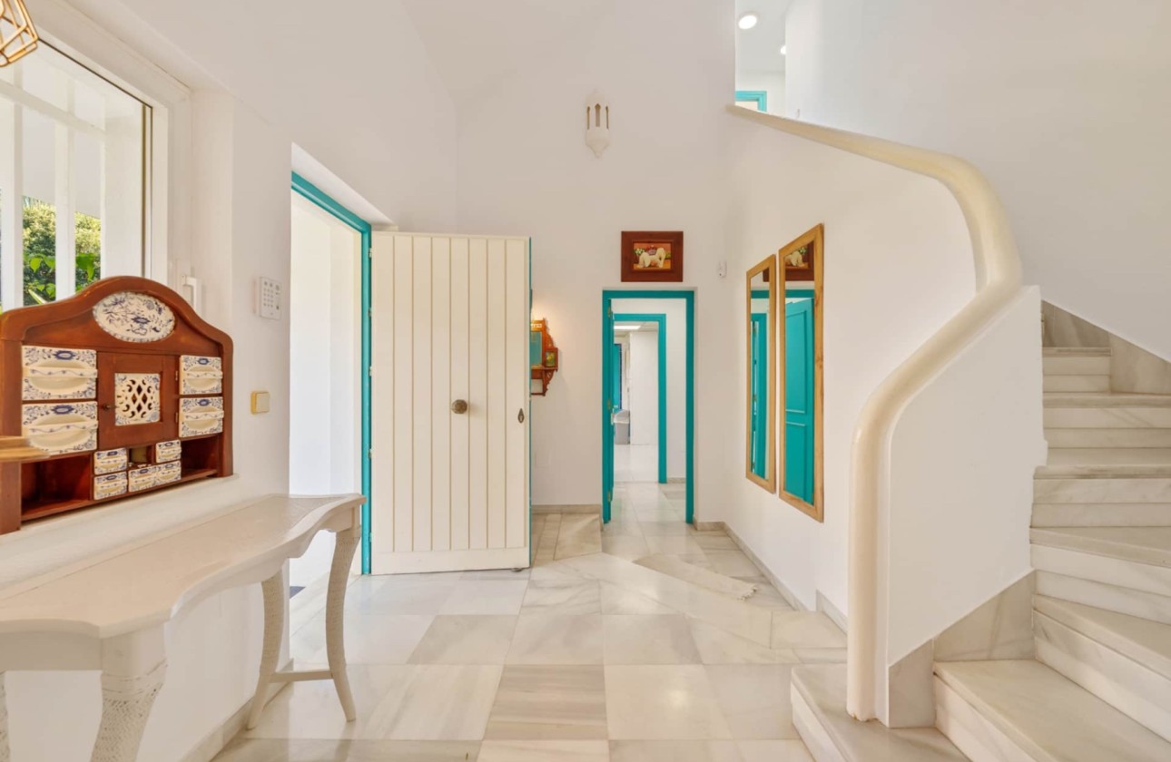 Resale - Villa - Estepona - Selwo
