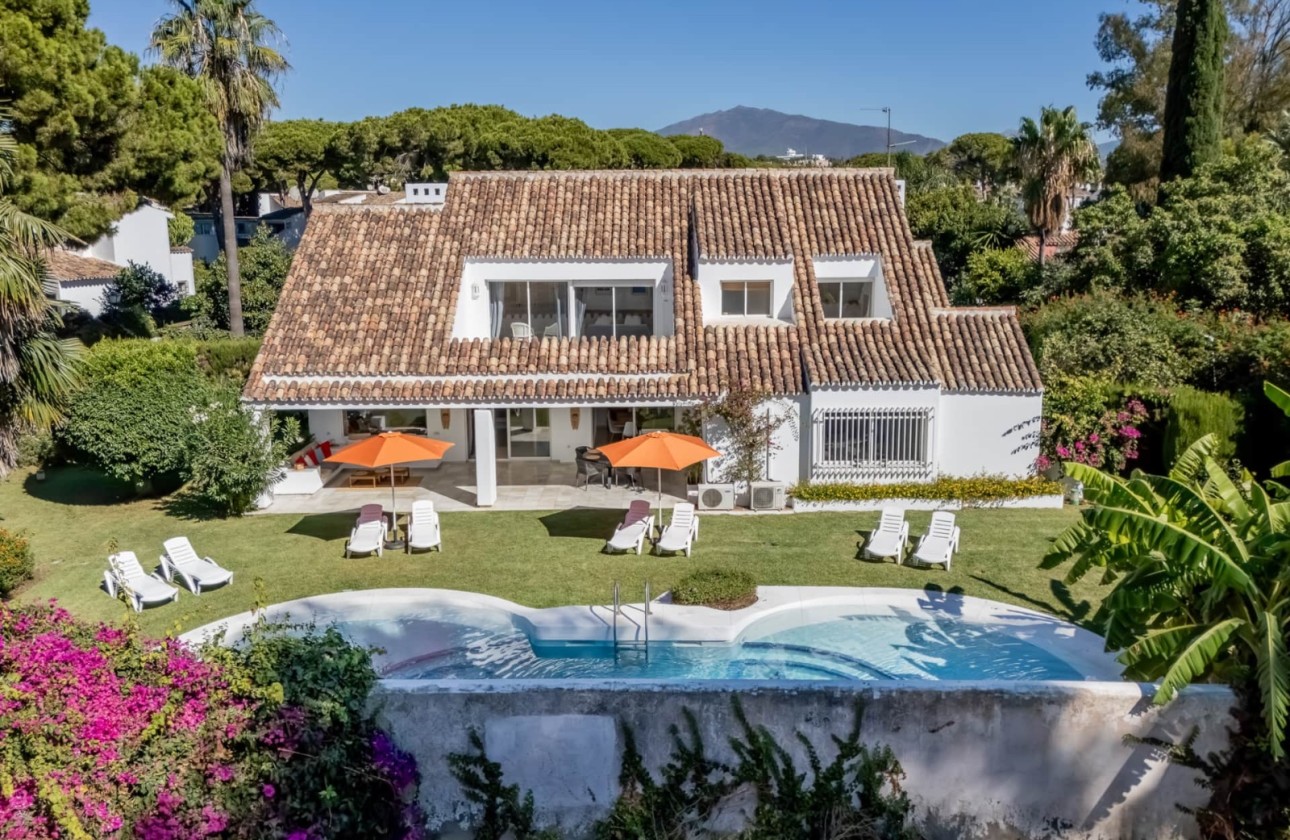 Resale - Villa - Estepona - Selwo