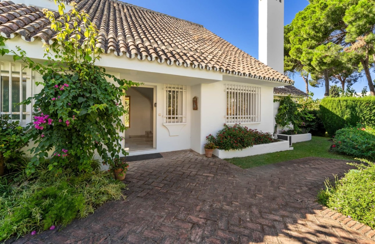 Resale - Villa - Estepona - Selwo