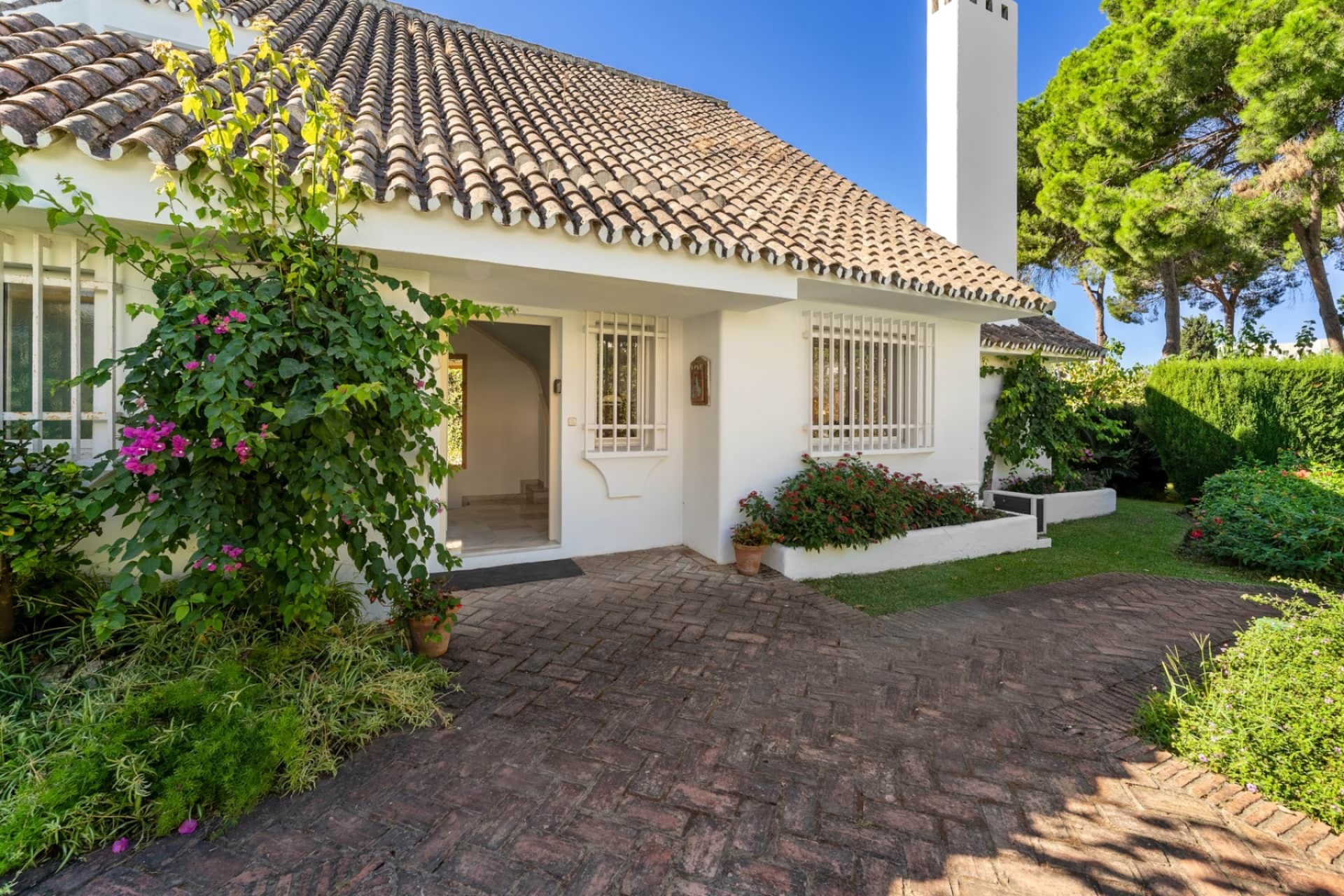 Resale - Villa - Estepona - Selwo