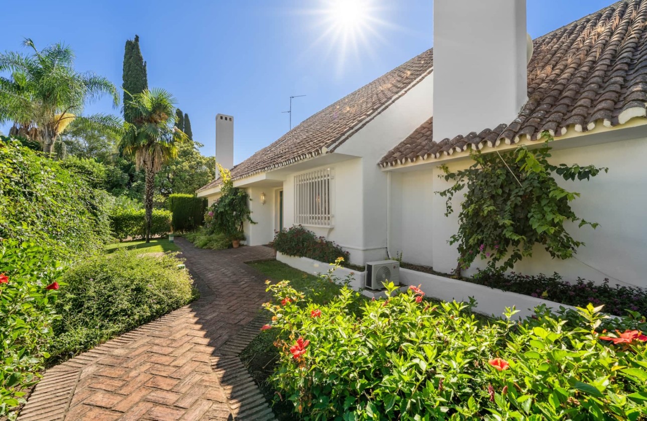 Resale - Villa - Estepona - Selwo