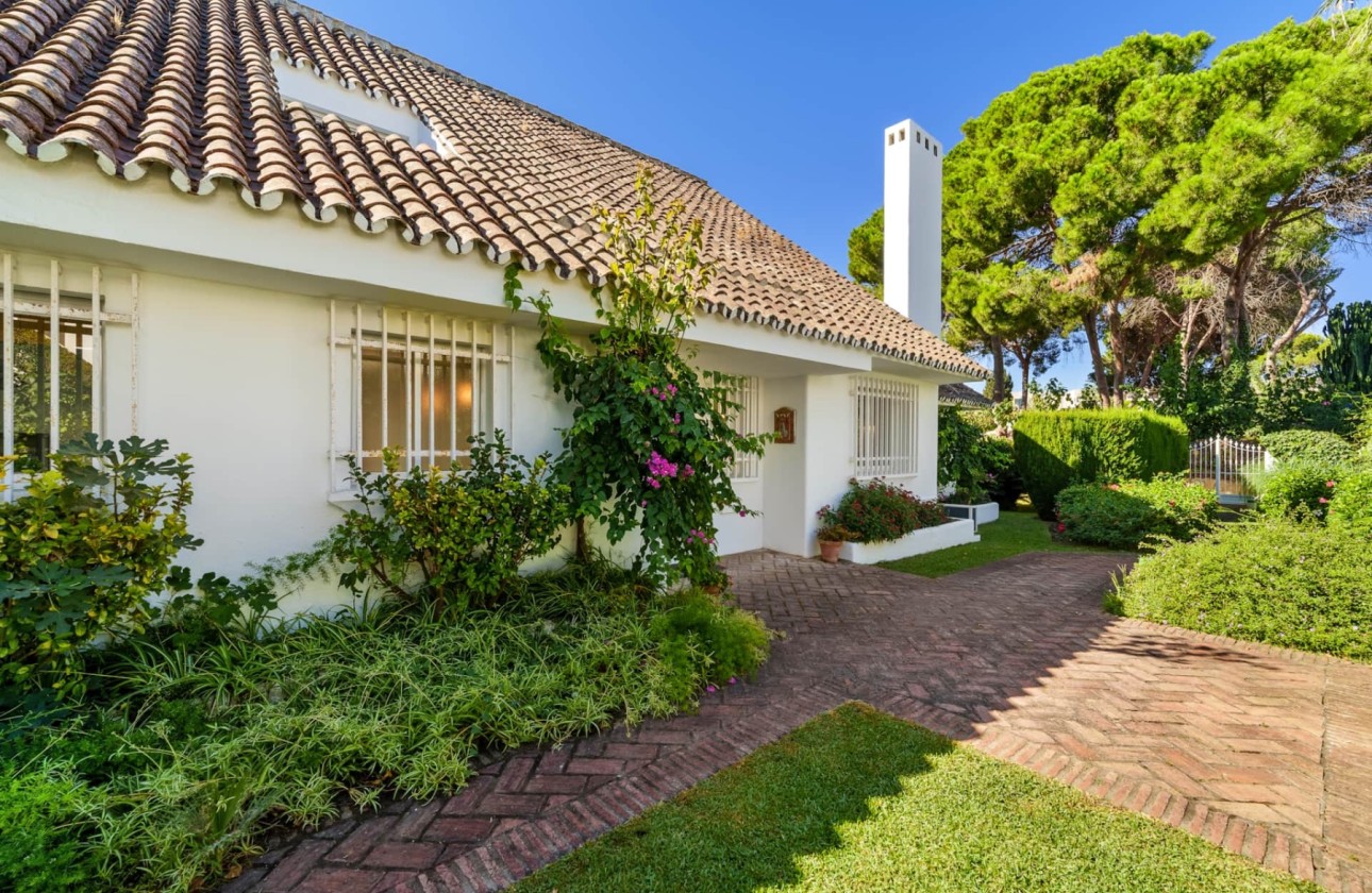 Resale - Villa - Estepona - Selwo