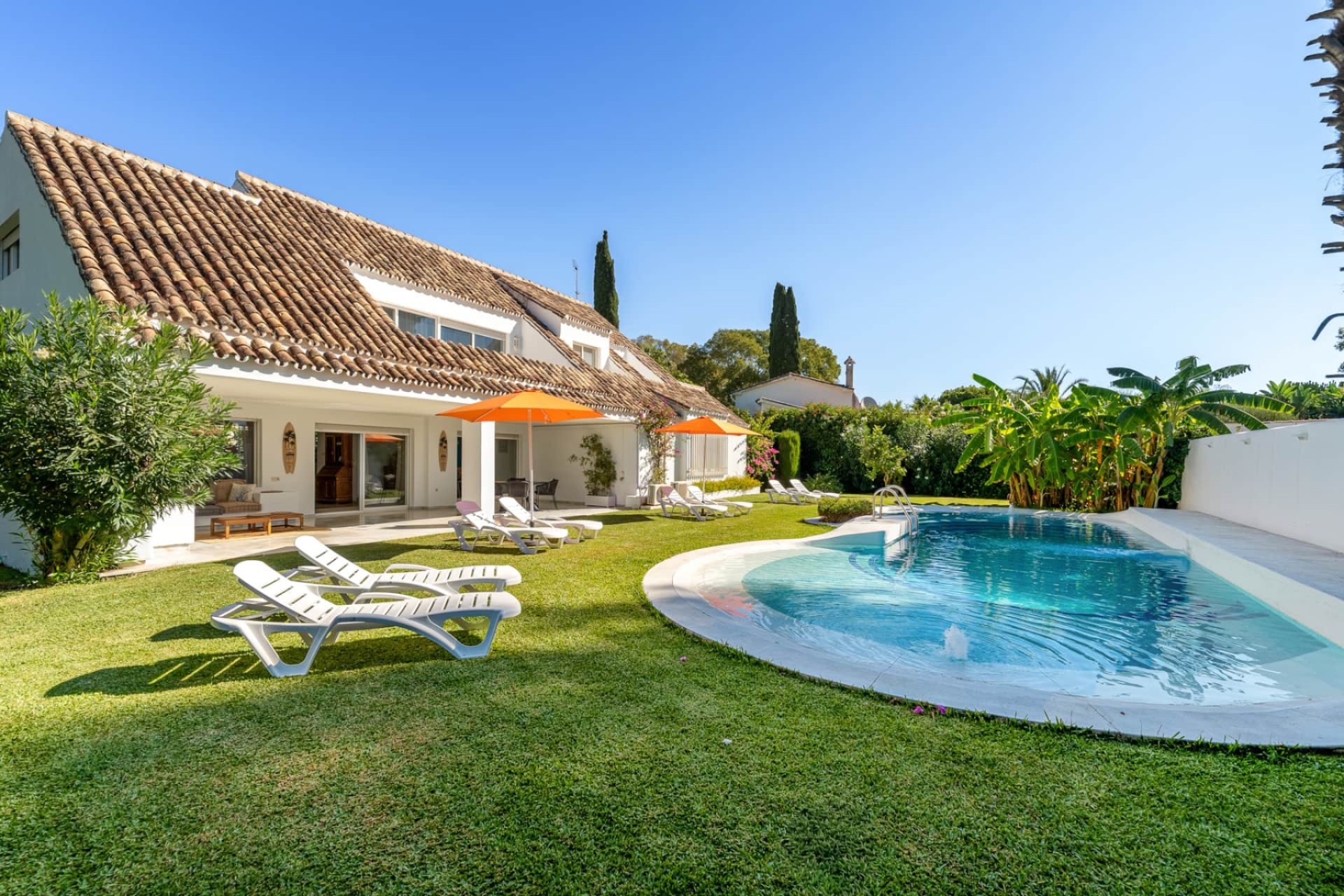 Resale - Villa - Estepona - Selwo