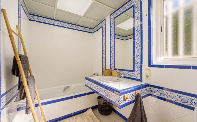 Resale - Villa - Estepona - Selwo