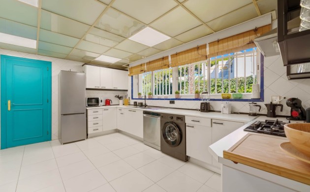 Resale - Villa - Estepona - Selwo