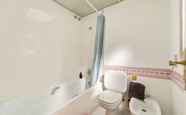 Resale - Villa - Estepona - Selwo