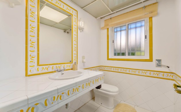 Resale - Villa - Estepona - Selwo