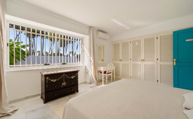 Resale - Villa - Estepona - Selwo