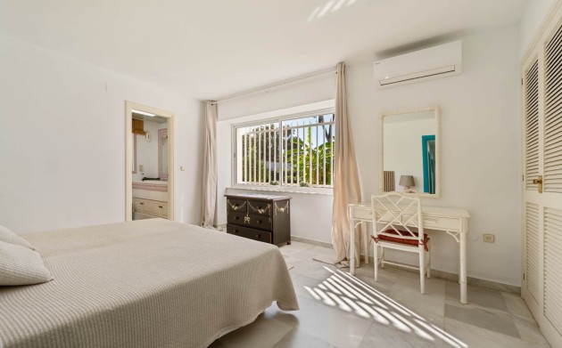 Resale - Villa - Estepona - Selwo