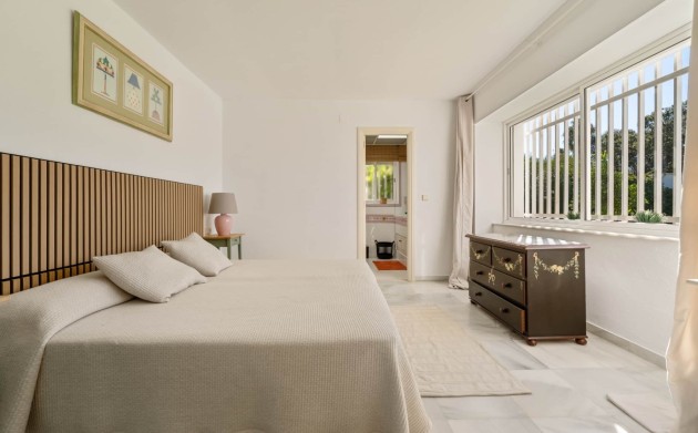 Resale - Villa - Estepona - Selwo