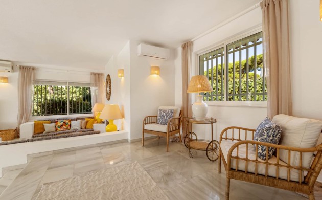 Resale - Villa - Estepona - Selwo
