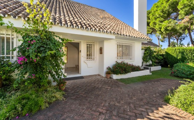 Resale - Villa - Estepona - Selwo