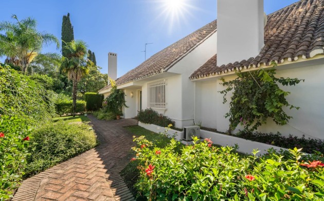Resale - Villa - Estepona - Selwo