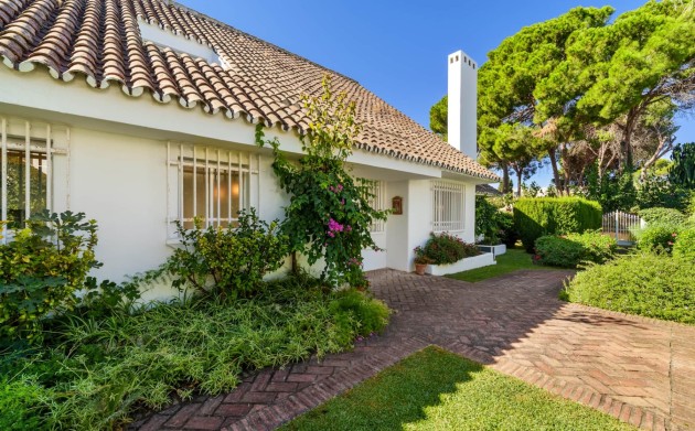 Resale - Villa - Estepona - Selwo